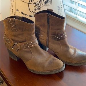 Born boot brown western studded harness